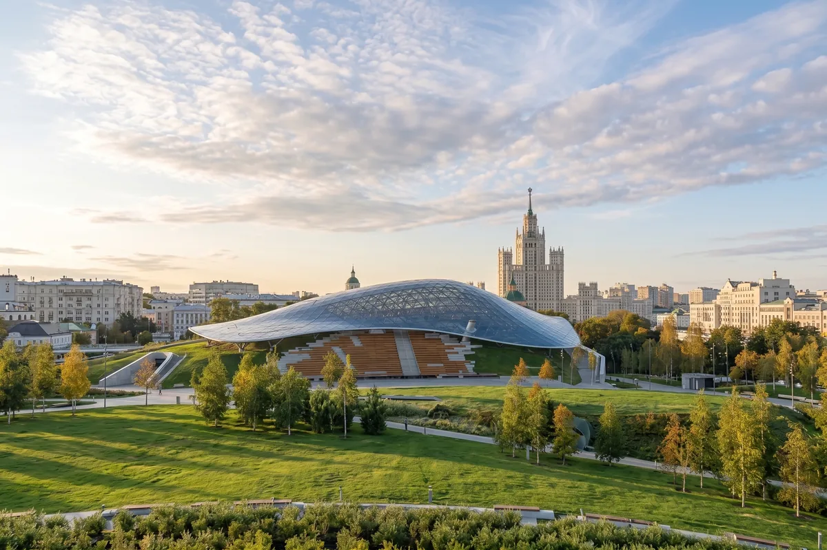Стеклянная кора и амфитеатр в Зарядье